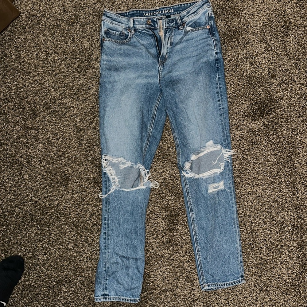 American Eagle Strigid Mom Jeans Size 4